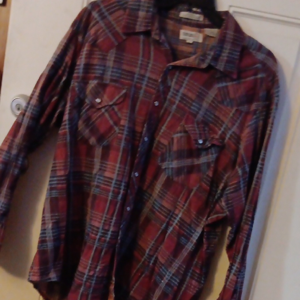 Casual Plaid Button-Down Shirt - Red and Blue